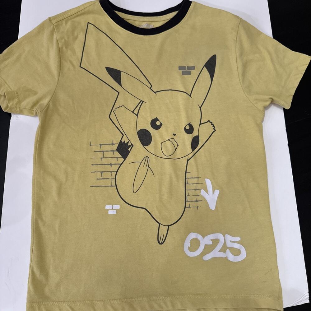 Boys Youth Large Pikachu Pokémon Short Sleeve Shirt Yellow & Black